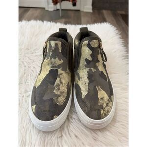 Sperry Camouflage Gold and Olive Slip-On Flats Size 7.5 NWOT